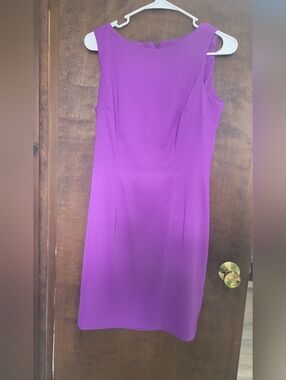 Elegant Sleeveless Midi Sheath Dress in Purple
